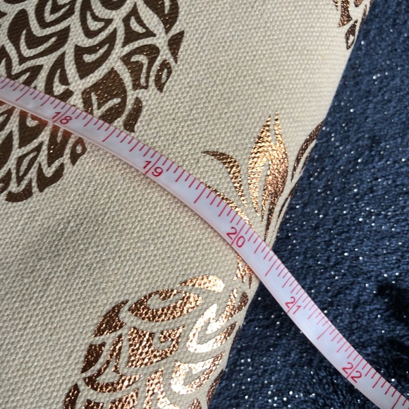 Super fun lightweight beach bag with pineapple design✨ - Picture 5 of 13